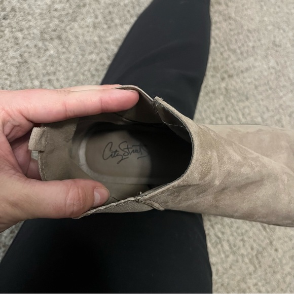 BOOTS - Picture 5 of 5